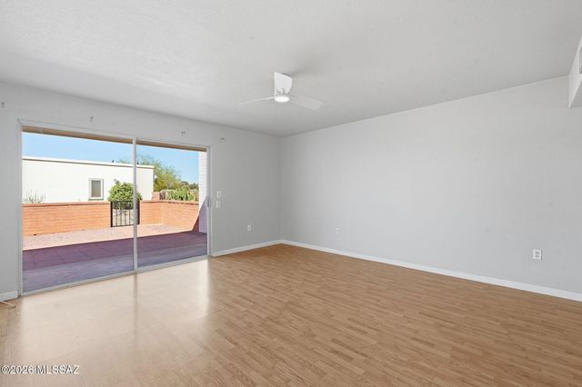 307 N Calle Del Chancero, Green Valley, AZ 85614
