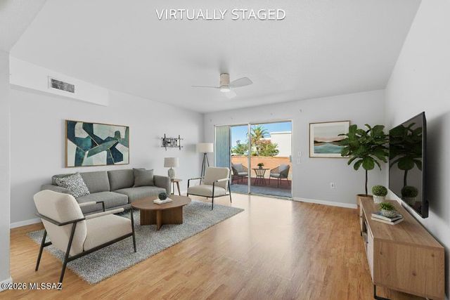 307 N Calle Del Chancero, Green Valley, AZ 85614