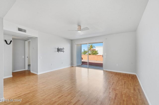 307 N Calle Del Chancero, Green Valley, AZ 85614