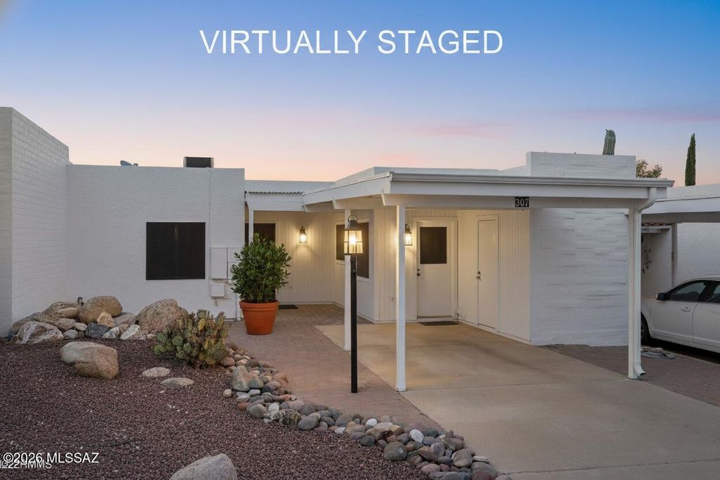307 N Calle Del Chancero, Green Valley, AZ 85614