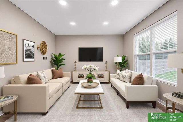 10702 S 110 Avenue, Papillion, NE 68046