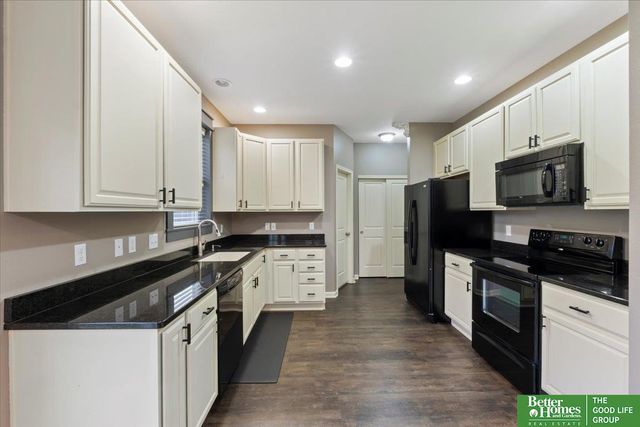 10702 S 110 Avenue, Papillion, NE 68046