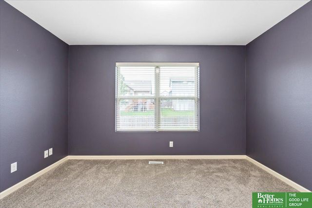 10702 S 110 Avenue, Papillion, NE 68046