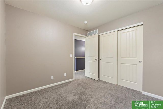 10702 S 110 Avenue, Papillion, NE 68046