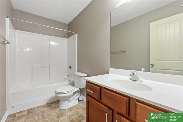 10702 S 110 Avenue, Papillion, NE 68046