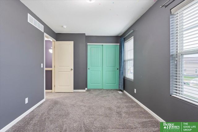 10702 S 110 Avenue, Papillion, NE 68046