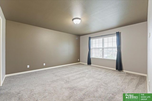 10702 S 110 Avenue, Papillion, NE 68046