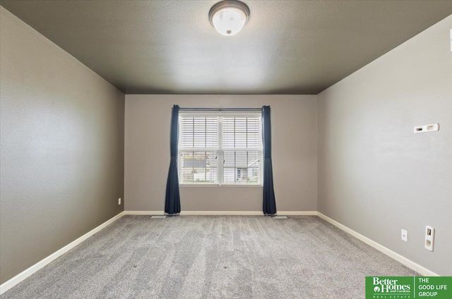 10702 S 110 Avenue, Papillion, NE 68046