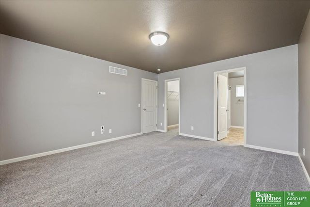 10702 S 110 Avenue, Papillion, NE 68046