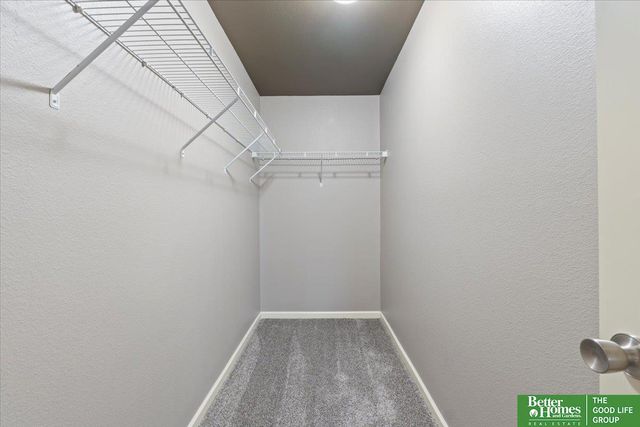 10702 S 110 Avenue, Papillion, NE 68046