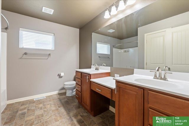 10702 S 110 Avenue, Papillion, NE 68046