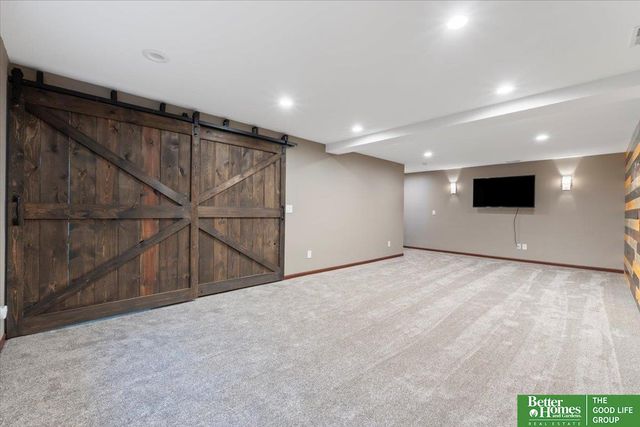 10702 S 110 Avenue, Papillion, NE 68046