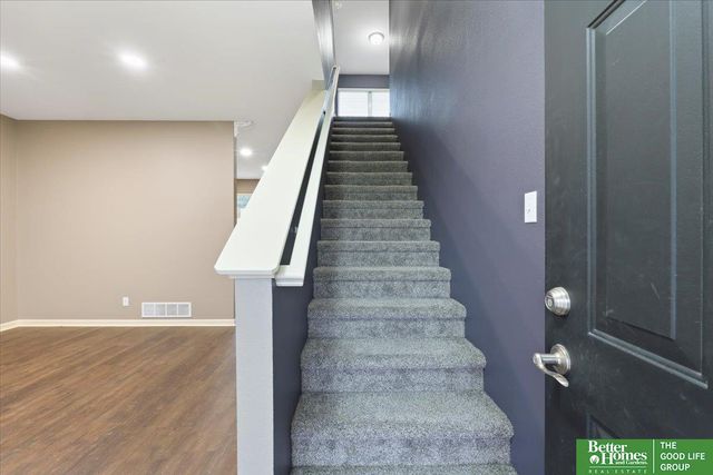 10702 S 110 Avenue, Papillion, NE 68046