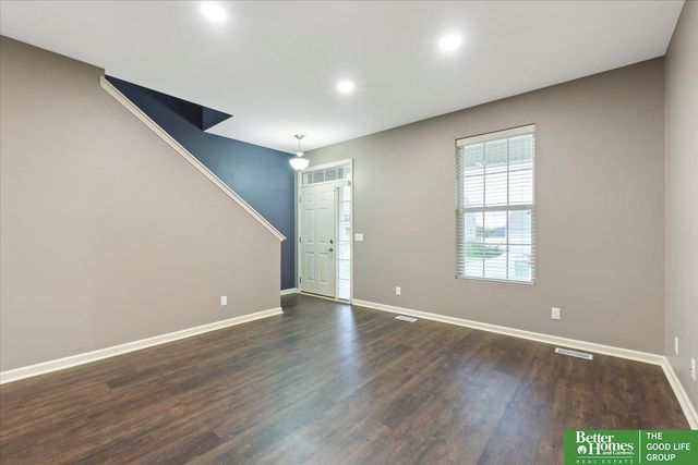 10702 S 110 Avenue, Papillion, NE 68046