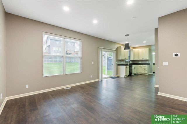 10702 S 110 Avenue, Papillion, NE 68046