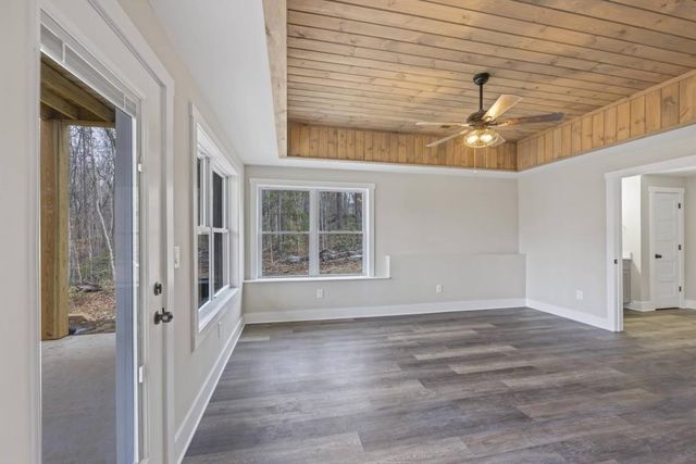 234 Lake View Drive, Lavonia, GA 30553