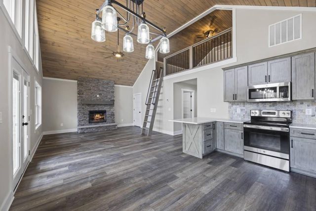 234 Lake View Drive, Lavonia, GA 30553