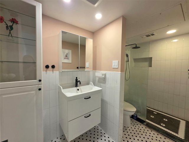 1515 Sandy Springs Road 903, Houston, TX 77042