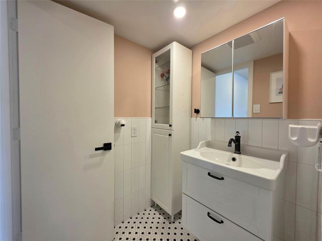 1515 Sandy Springs Road 903, Houston, TX 77042