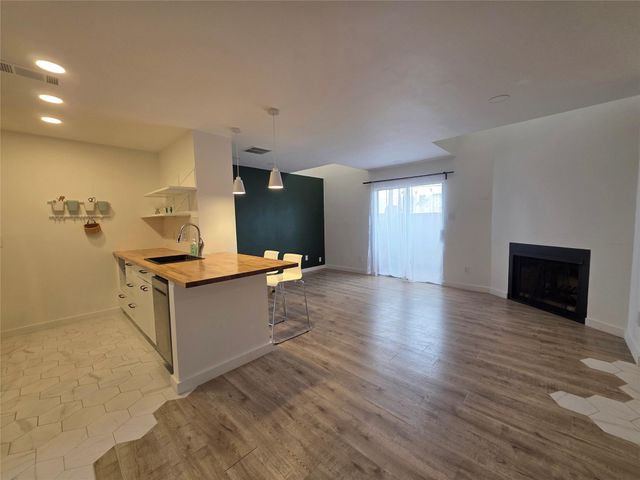 1515 Sandy Springs Road 903, Houston, TX 77042