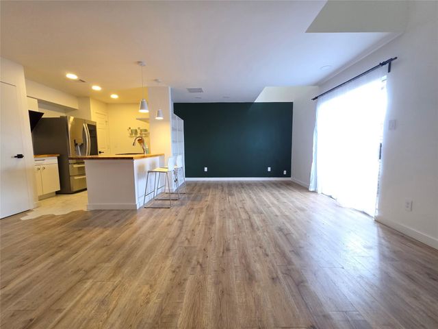 1515 Sandy Springs Road 903, Houston, TX 77042