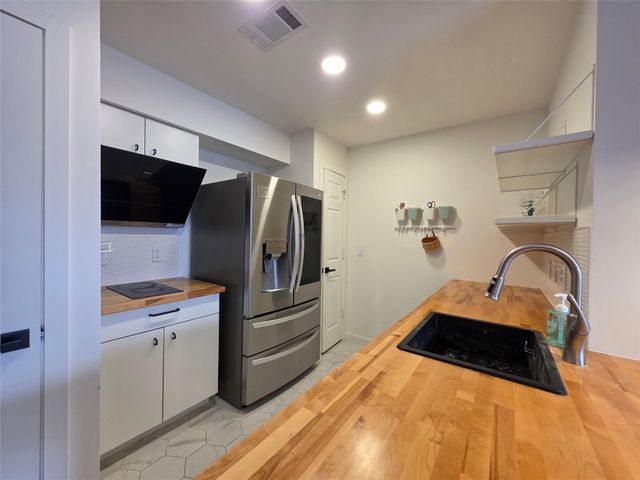 1515 Sandy Springs Road 903, Houston, TX 77042