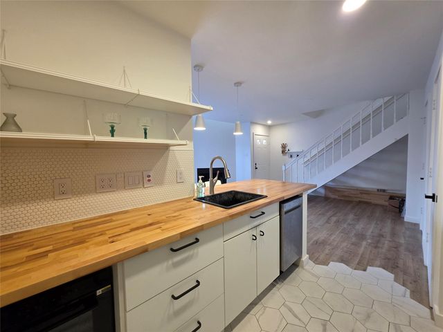 1515 Sandy Springs Road 903, Houston, TX 77042