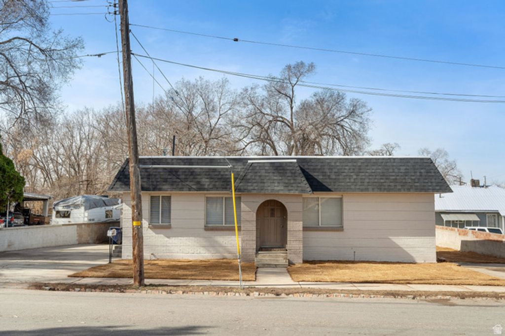 8558 S CENTER ST, Sandy, UT 84070