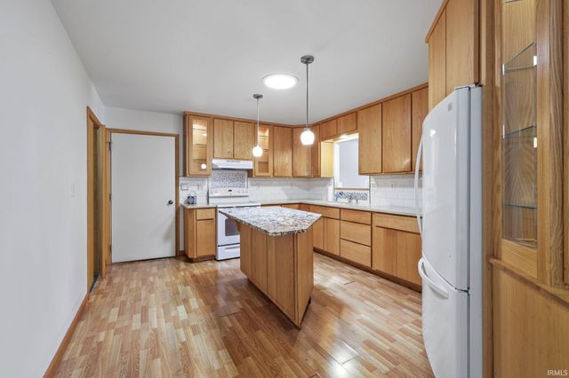 8819 E Southshore Drive, Unionville, IN 47468