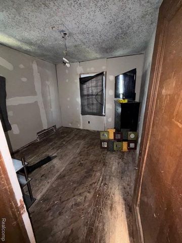 13894 Tacoma Street, Detroit, MI 48205