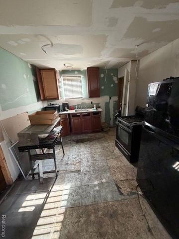 13894 Tacoma Street, Detroit, MI 48205