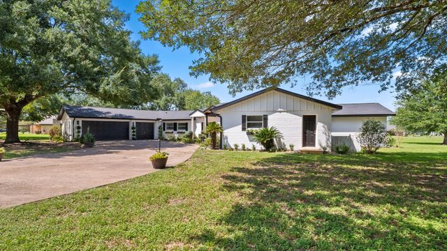 15502 Kitty Hawk Drive, Waller, TX 77484