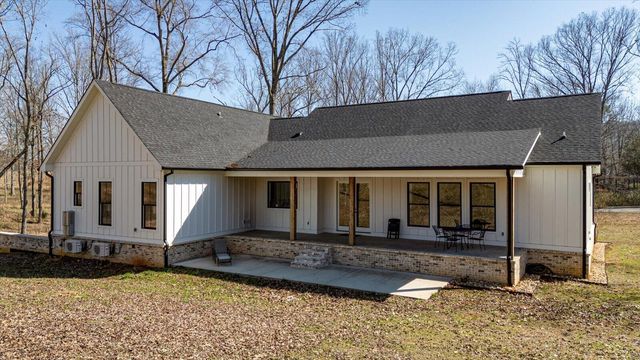 835 Edgewater Way, Jasper, TN 37347