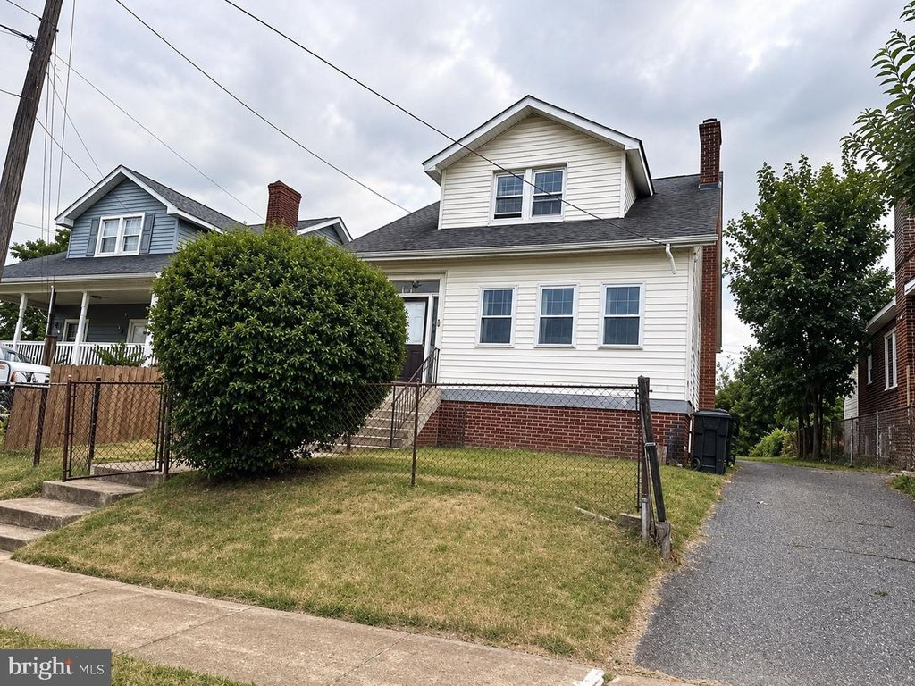 1525 BEAVER HEIGHTS LN, Capitol Heights, MD 20743