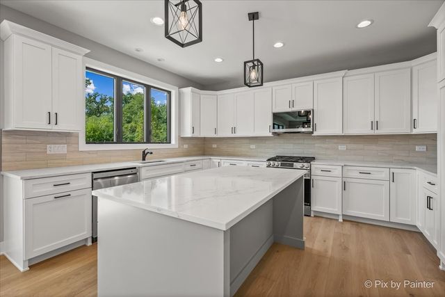 1211 Noble Drive, Port Barrington, IL 60010