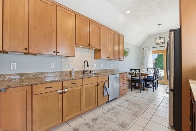 7 Maple Street 7, Reading, MA 01867