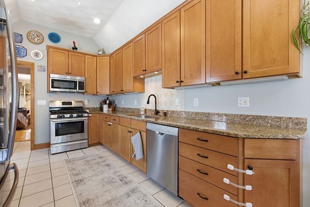 7 Maple Street 7, Reading, MA 01867