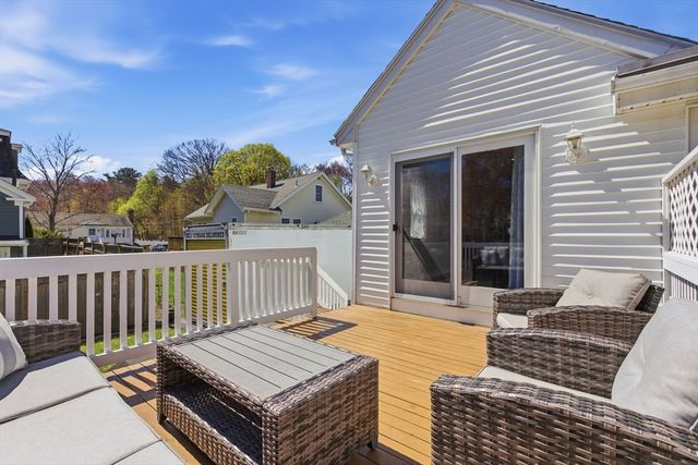 7 Maple Street 7, Reading, MA 01867