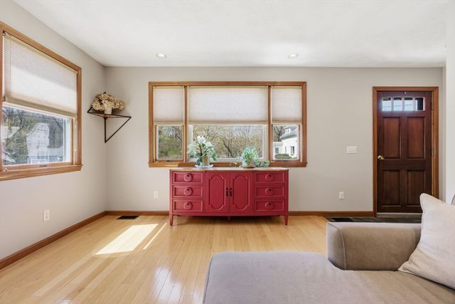 7 Maple Street 7, Reading, MA 01867