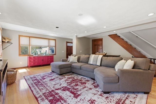 7 Maple Street 7, Reading, MA 01867