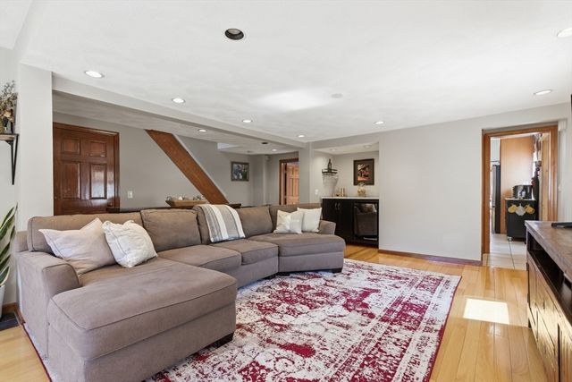 7 Maple Street 7, Reading, MA 01867