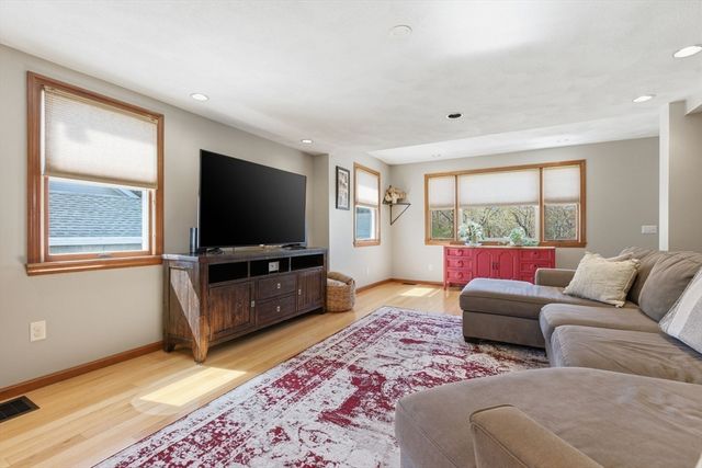 7 Maple Street 7, Reading, MA 01867