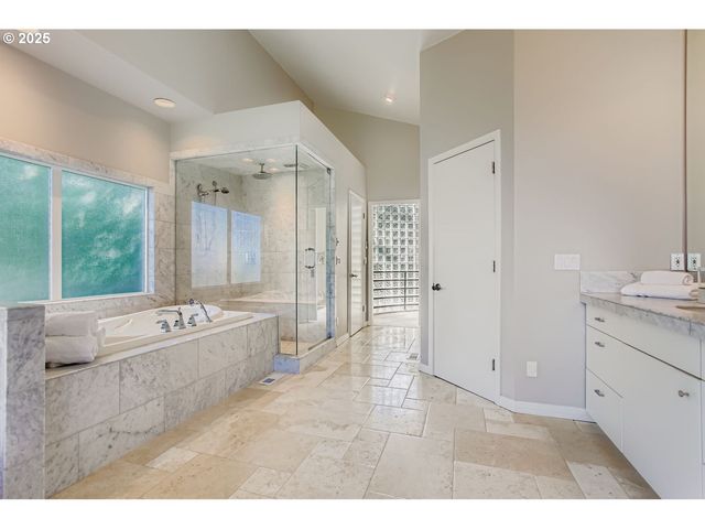 19788 WILDWOOD Dr, West Linn, OR 97068