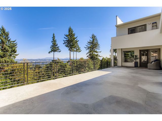 19788 WILDWOOD Dr, West Linn, OR 97068