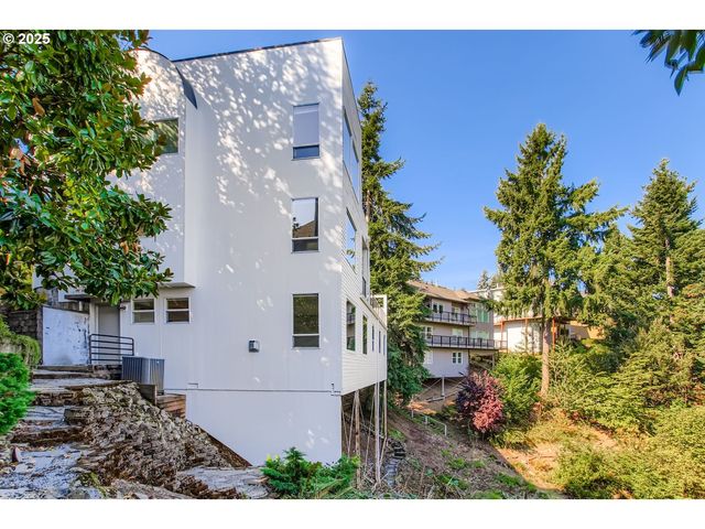 19788 WILDWOOD Dr, West Linn, OR 97068