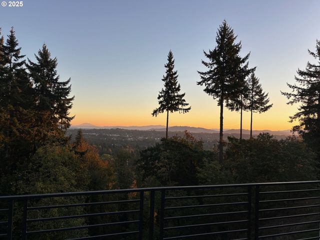 19788 WILDWOOD Dr, West Linn, OR 97068