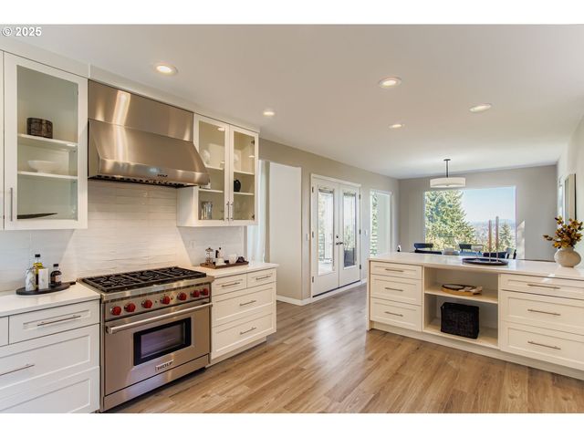 19788 WILDWOOD Dr, West Linn, OR 97068