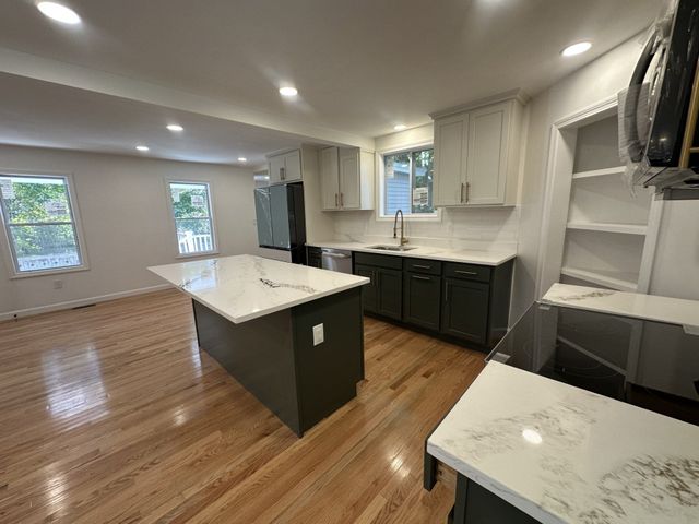 3 Regan Pl, Leominster, MA 01453