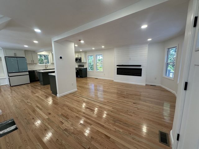 3 Regan Pl, Leominster, MA 01453