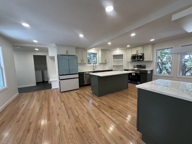 3 Regan Pl, Leominster, MA 01453